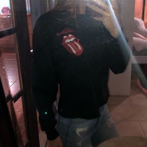 BLACK ROLLING STONES CROPPED SWEATER